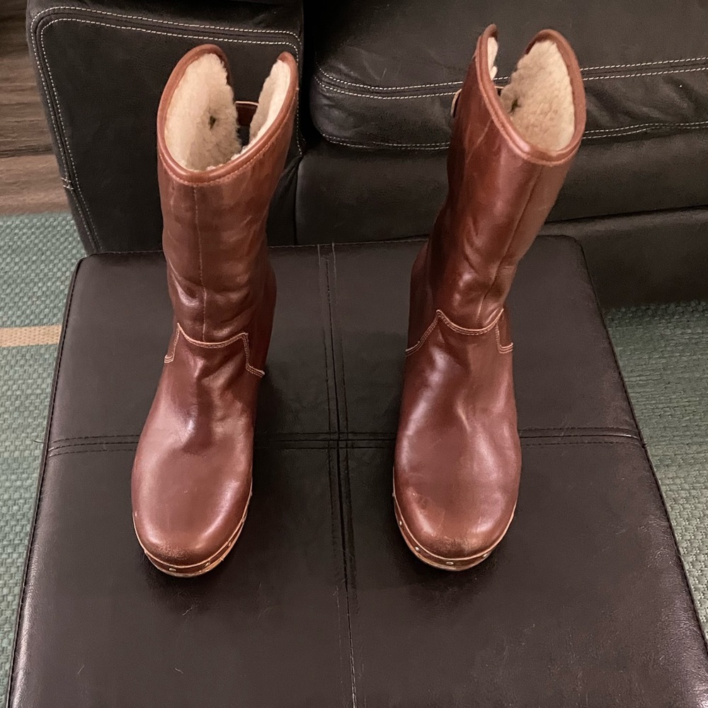Uggs SN 1958 brown boots